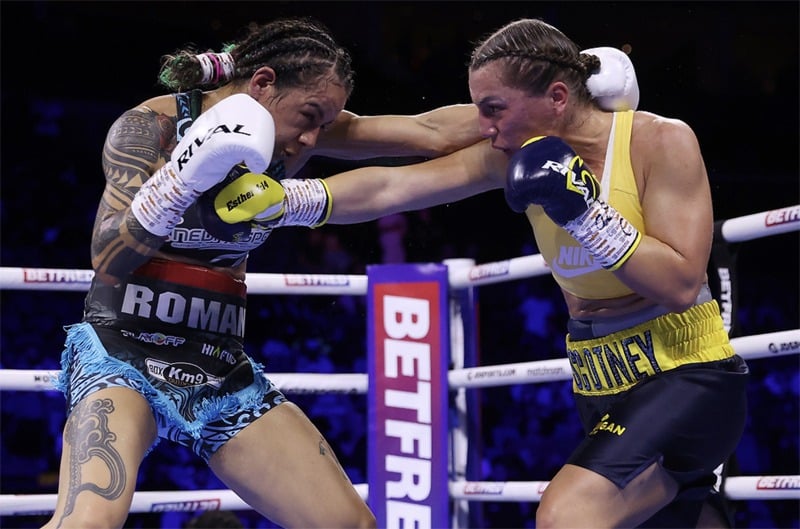 Ellie Scotney (right) is a rising talent at super lightweight. Photo: Mark Robinson, Matchroom Boxing Buatsi bangs