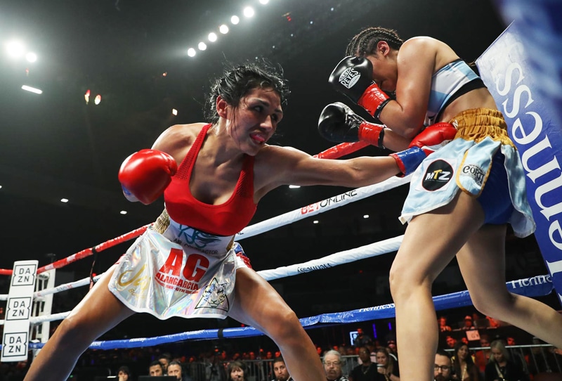 Arely Mucino (left) defeated world champion Leonela Yudica to become the new IBF World Flyweight Champion. Photo: Tom Hogan, Golden Boy Boxing Diaz Jr. vs. Zepeda