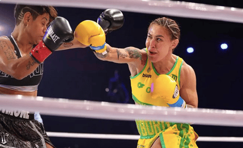 Cyborg in her pro boxing debut, versus Simone Silva