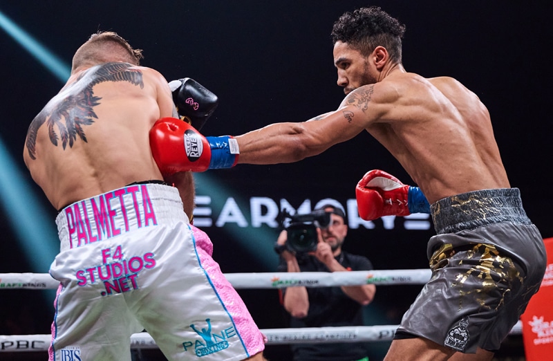 Solid body punching allowed Jamal James to roll up rounds on the scorecards and keep Alberto Palmetta at a distance. Photo: Esther Lin, Showtime Boxing Matias vs Ponce fight