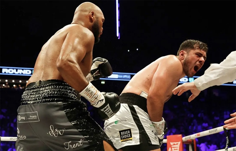 Frazer Clarke went too low for Dave Allen's liking and the referee agreed, taking two points from Clarke before he won a sixth round TKO. Photo: Sky Sports