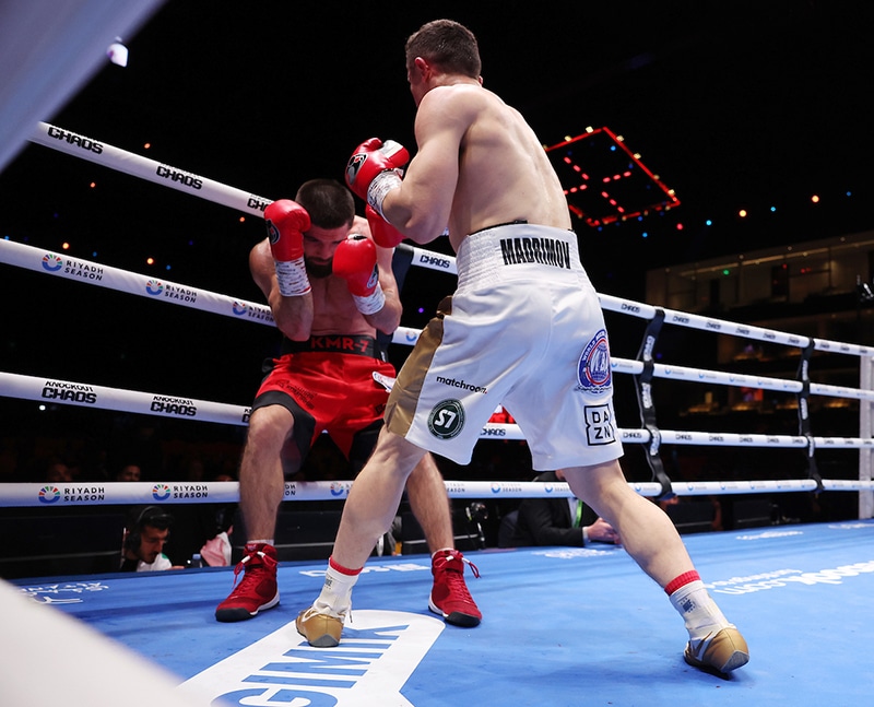 With Magomed Kurbanov pinned in the corner, Israil Madrimov gets the referee stoppage to win the WBA World Super Welterweight Title. Photo: Mark Robinson, Matchroom Boxing. 