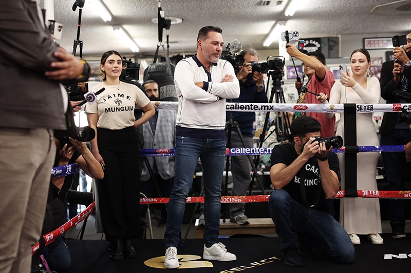 It's good to be promoter Oscar De La Hoya right now. Photo: Cris Esqueda, Golden Boy Boxing