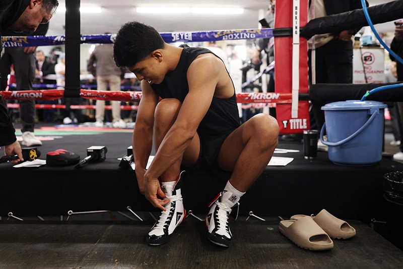 Jaime Munguía with those shoes. Photo: Cris Esqueda, Golden Boy Boxing