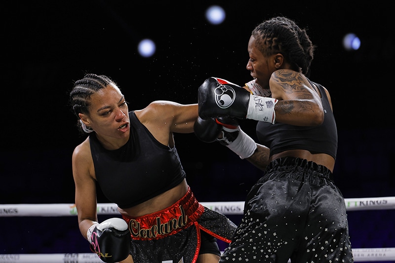 Margaret Whitmore scored an upset majority decision over Mia Ellis at featherweight. Photo: Esther Lin, Premier Boxing Champions Kyrone Davis