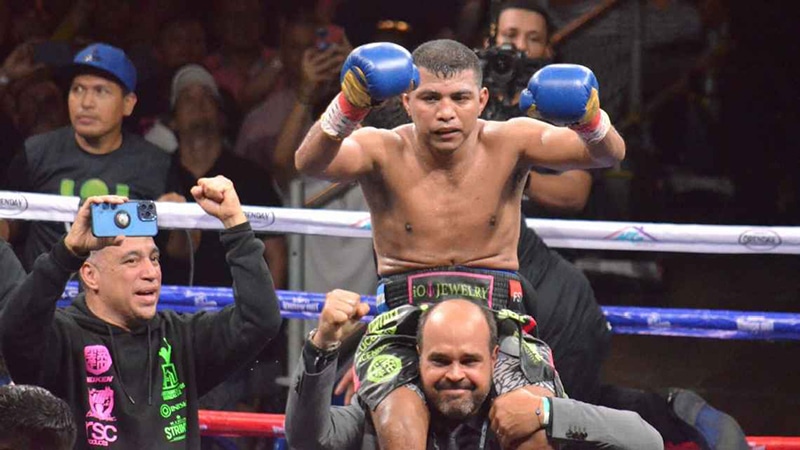 Roman Gonzalez celebrates his victory Friday in Nicaragua. Photo: Erick Martinez