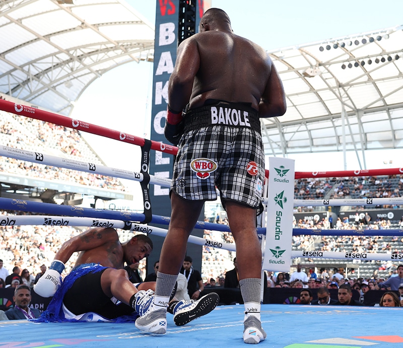 Jared Anderson made mistakes with his defense and paid the price. Photo: Mark Robinson, Matchroom Boxing