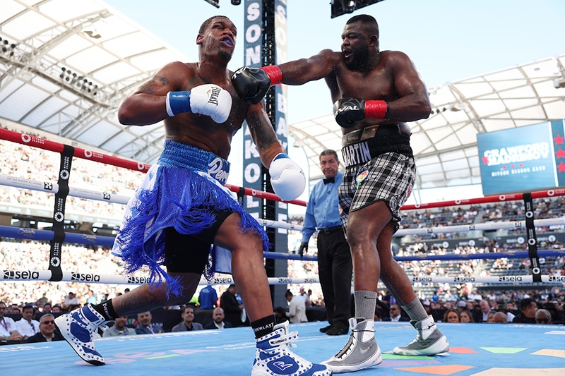 Martin Bakole ripped into Jared Anderson with heavy hands, scoring three knockdowns for a TKO win. Photo: Mark Robinson, Matchroom Boxing