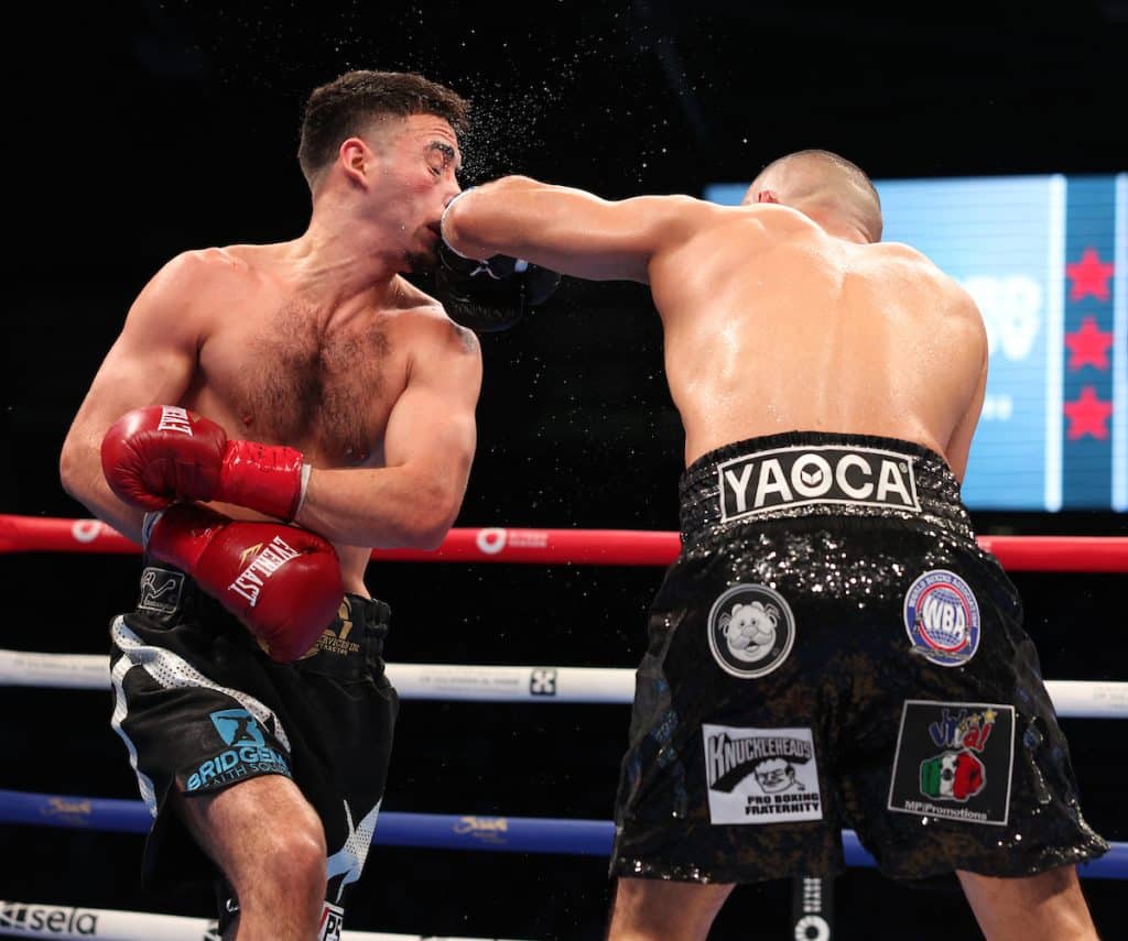 Isaac Cruz landed several good left hooks on Jose Valenzuela but not enough. Photo: Mark Robinson, Matchroom Boxing