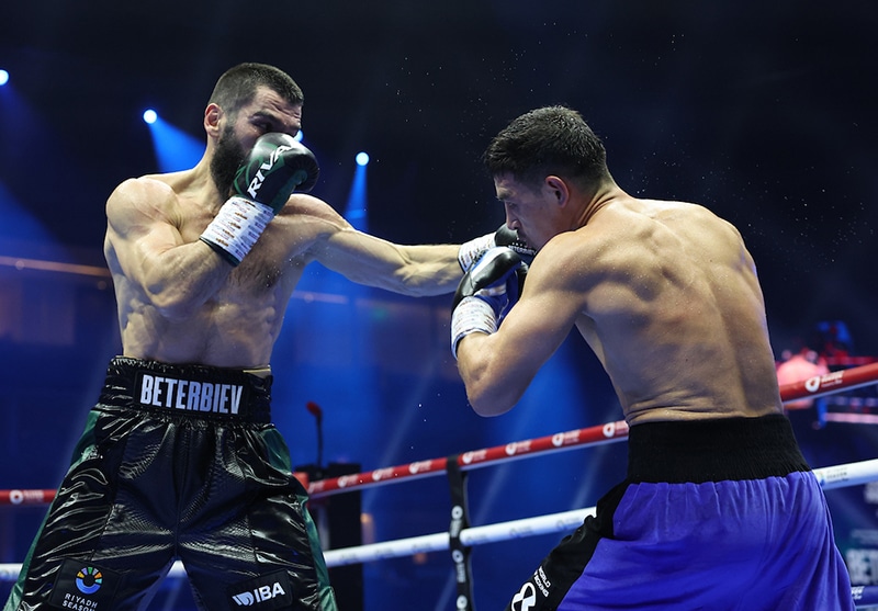 Artur Beterbiev successfully pressured Dmitriy Bivol in their first fight on October 12, 2024. Photo: Leigh Dawney, Queensberry Promotions