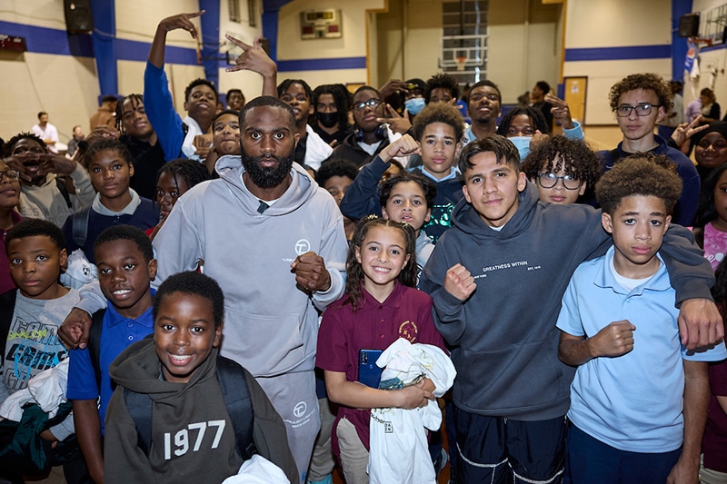 During the fight week in Philadelphia, Boots Ennis and Bam Rodriguez visited the Boys & Girls Clubs of Philadelphia. Photo: Mark Robinson, Matchroom Boxing