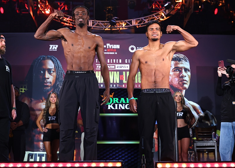 Kelvin Davis, the older brother of Keyshawn Davis, takes on Yeis Solano. Photo: Mikey Williams, Top Rank Boxing