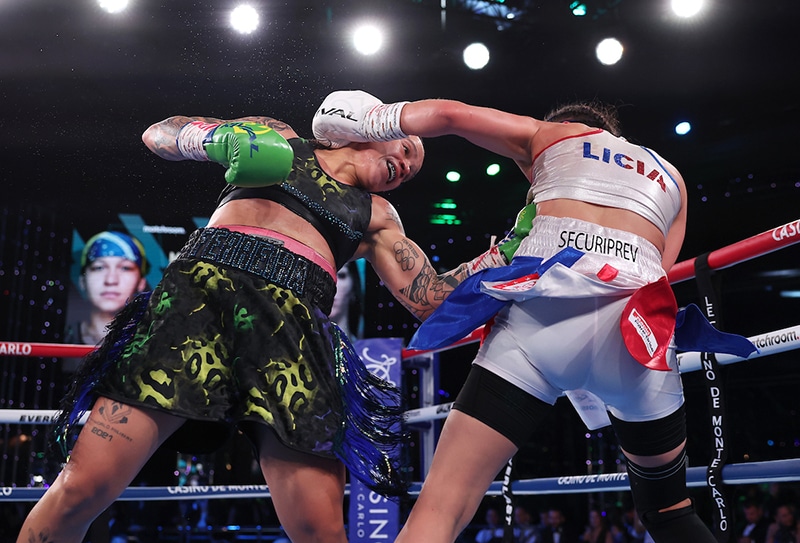 Beatriz Ferreira couldn't stop Licia Boudersa, but she put on a dominating performance to retain the IBF Lightweight World Title. Photo: Mark Robinson, Matchroom Boxing. Akhmadaliev