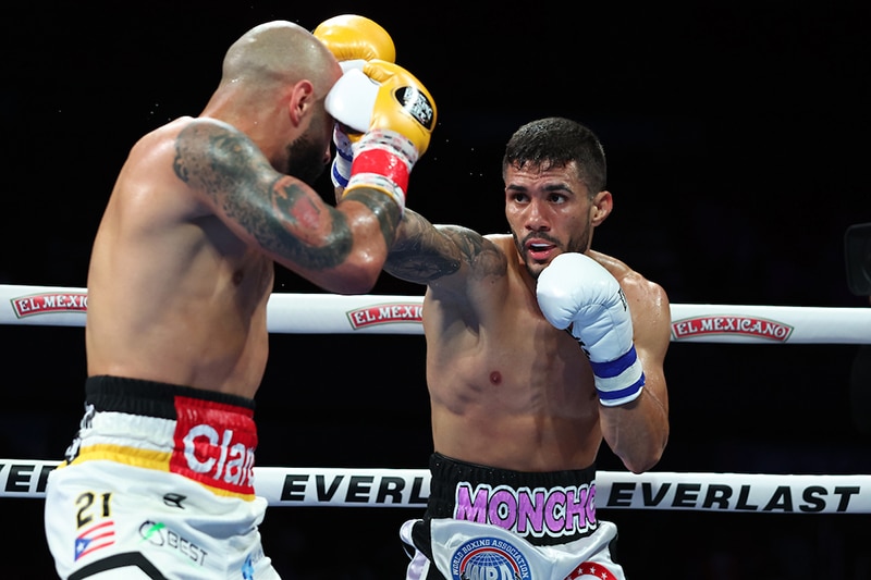 Henry Lebron prevailed against a determined Christopher Diaz by decision in their super featherweight contest Saturday at Coliseo Roberto Clemente in San Juan, Puerto Rico. Photo: Melina Pizano, Matchroom