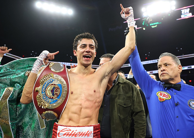 Rafael Espinoza successfully defended his WBO World Featherweight title in the rematch. Photo: Mikey Williams, Top Rank