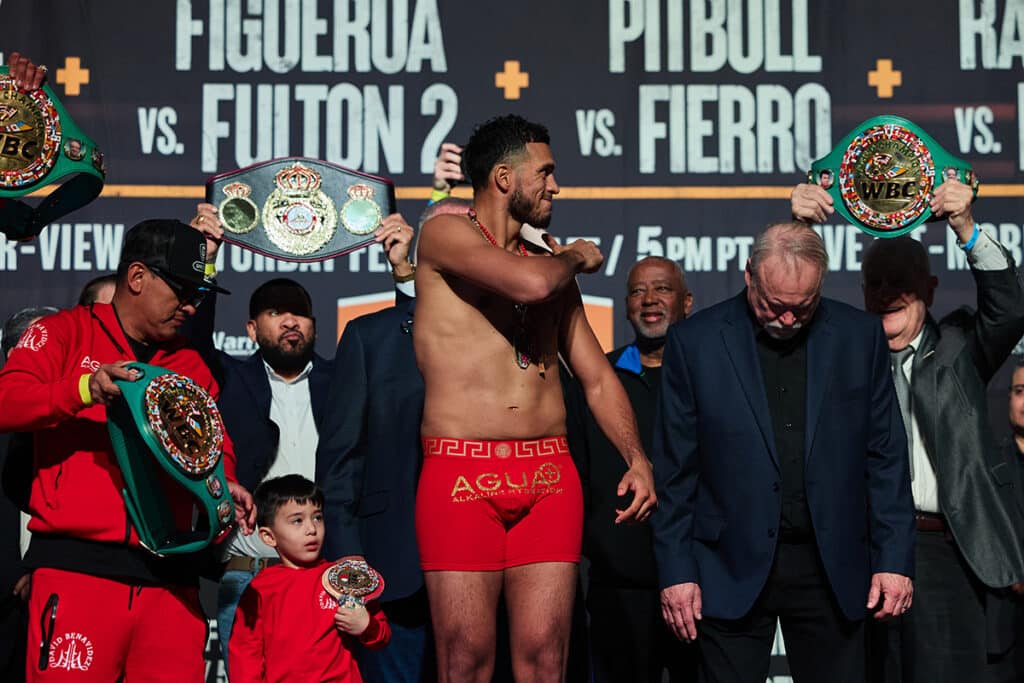 David Benavidez gave the throat slash toward David Morrell Jr. after stepping on the scale. Photo: Esther Lin, Premier Boxing Champions