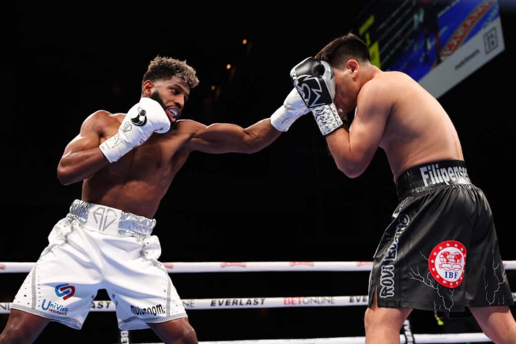 Andy Cruz, who defeated Keyshawn Davis at the Tokyo 2020 Olympics, got a victory over Omar Salcido on January 25 in Las Vegas, Nevada. Photo: Melina Pizano/Matchroom