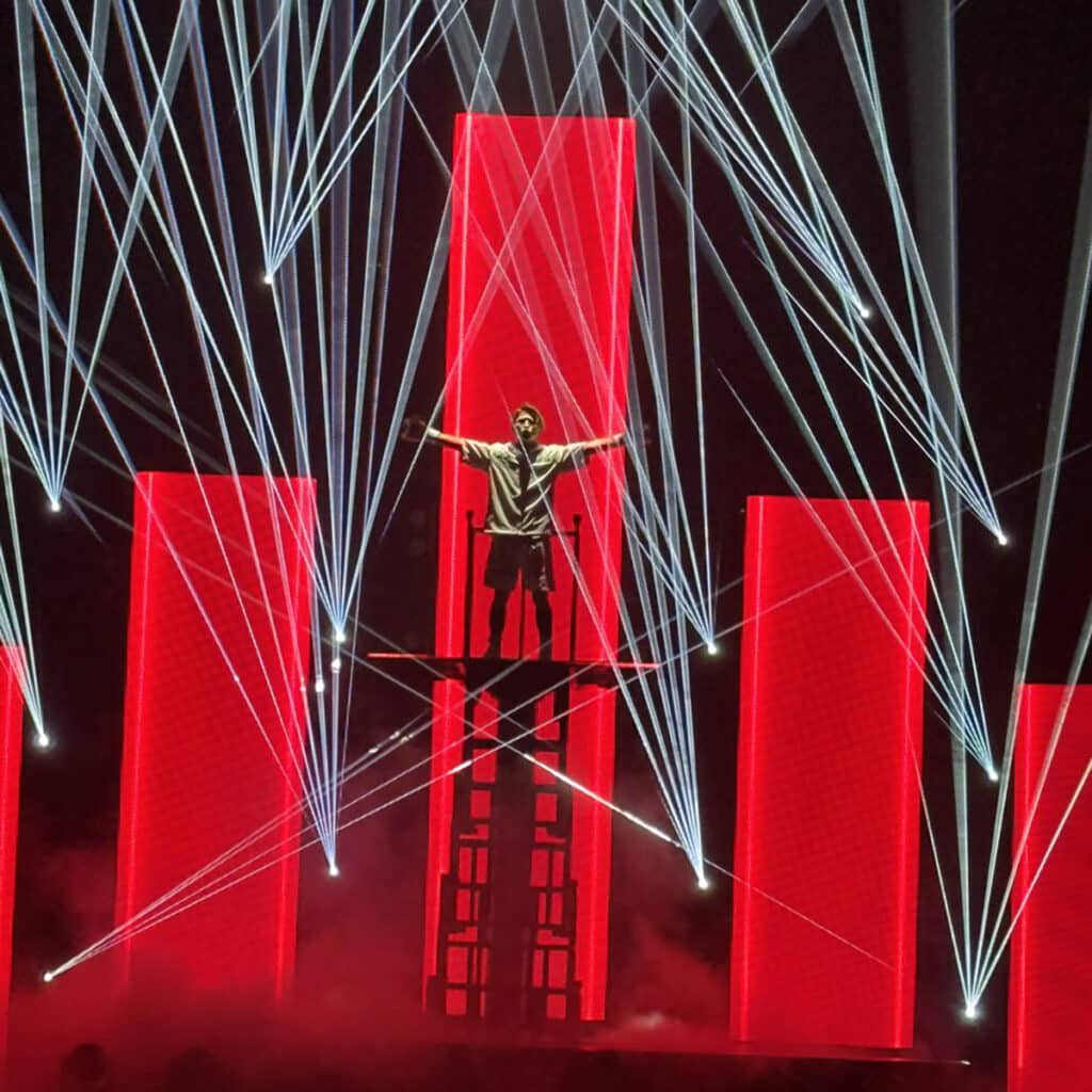 Naoya Inoue's dramatic ringwalk included a laser light show and a platform that rose above the audience. Photo: Naoki Fukuda