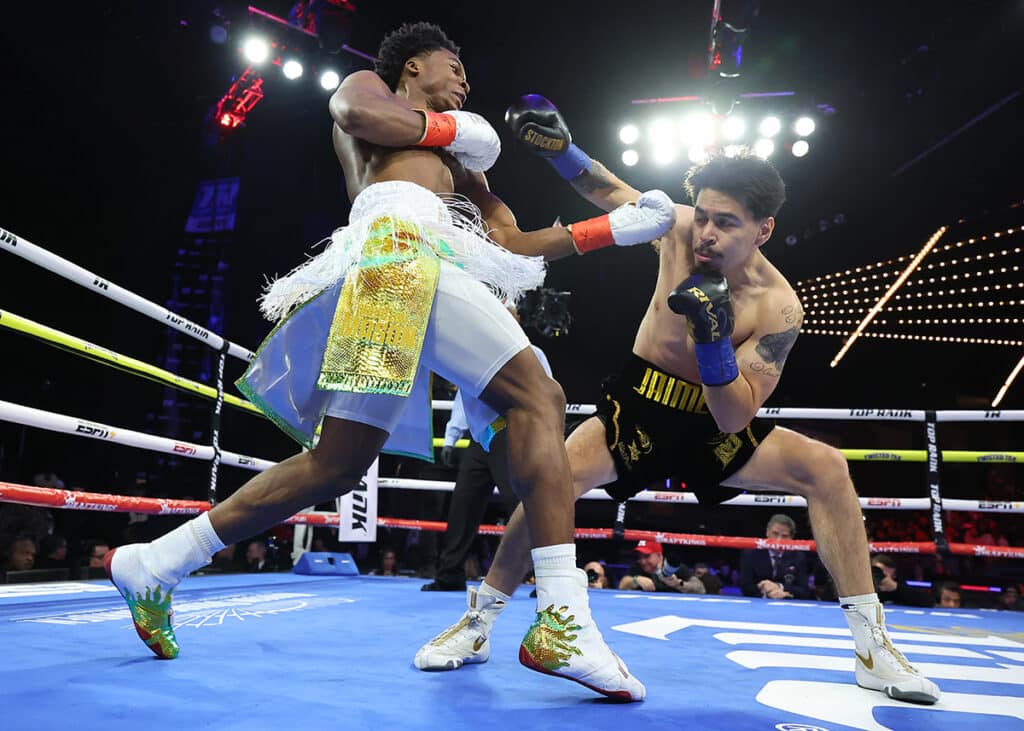 Abdullah Mason had full command through his four round fight against Manuel Jaimes. Photo: Mikey Williams, Top Rank Boxing