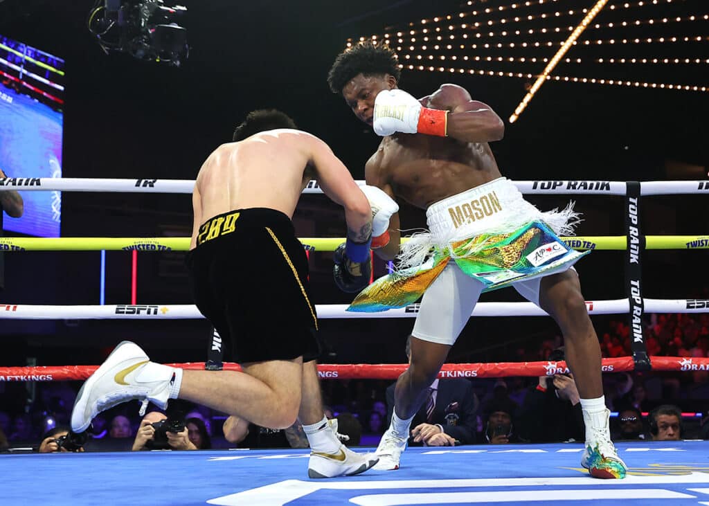 An educated, snapping jab set up all of Abdullah Mason's best power punches. Photo: Mikey Williams, Top Rank Boxing