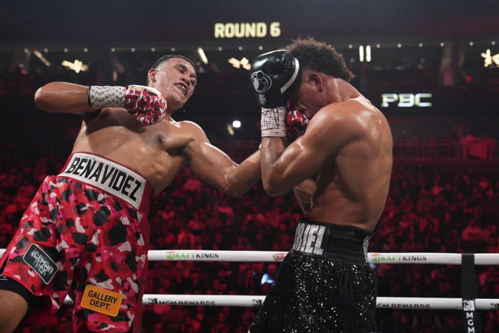 David Benavidez eventually overwhelmed a game David Morrell Jr. with his unrelenting pressure and offense. Photo: Esther Lin, Premier Boxing Champions