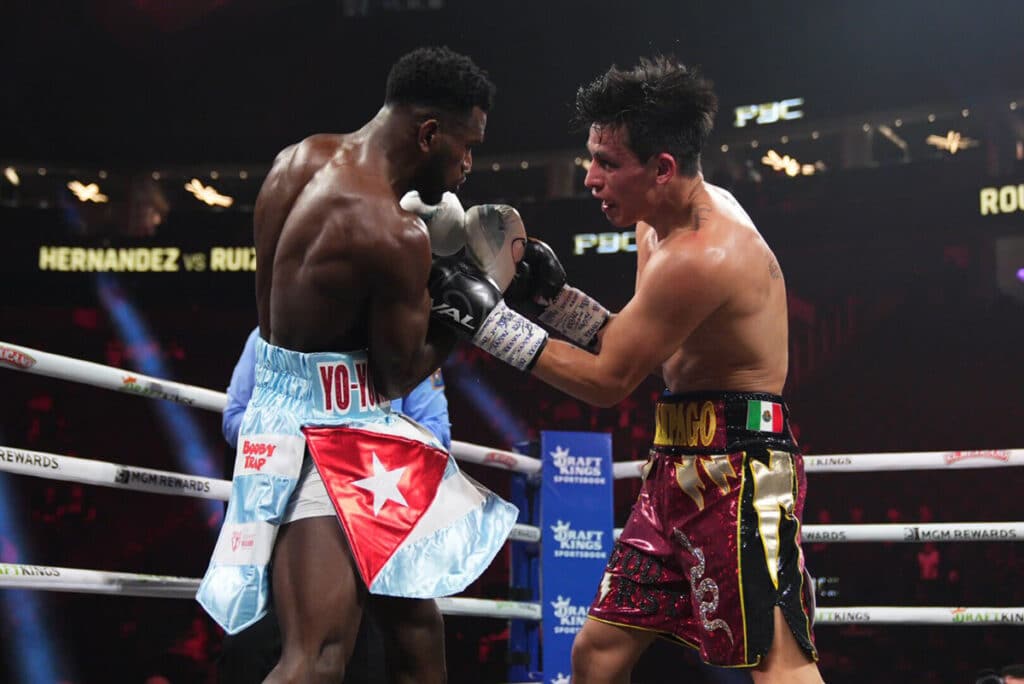 Yoenli Hernandez of Providence via Cuba loves a good uppercut, and used them well against contender Angel Ruiz of Mexico. Photo: Esther Lin, Premier Boxing Champions undercard results