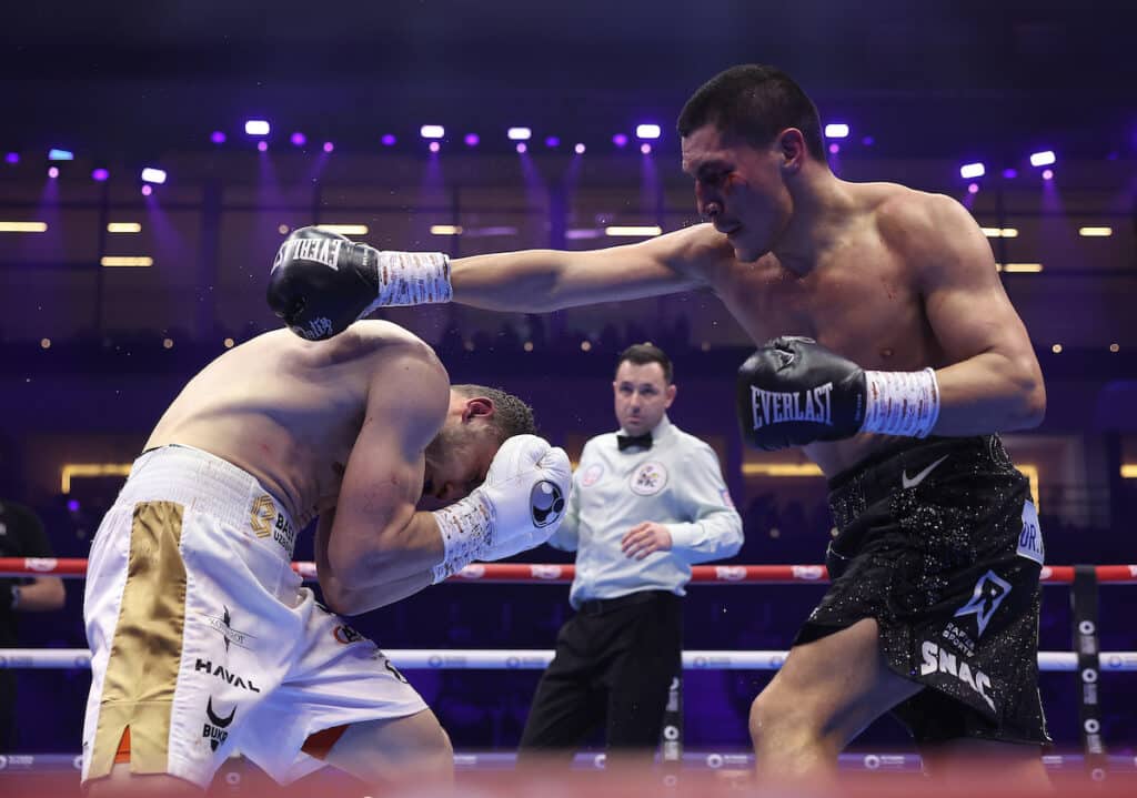 Vergil Ortiz Jr. kept up the pressure against Israil Madrimov. Photo: Mark Robinson, Matchroom Boxing