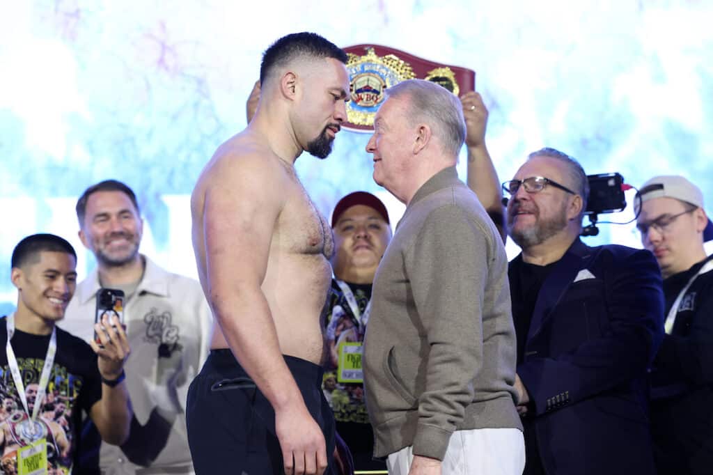 Since Martin Bakole was still on his way to Riyadh, Queensberry Promotions boss Frank Warren stepped in to give Joseph Parker a face off at the weigh-in.
Photo: Mark Robinson, Matchroom Boxing