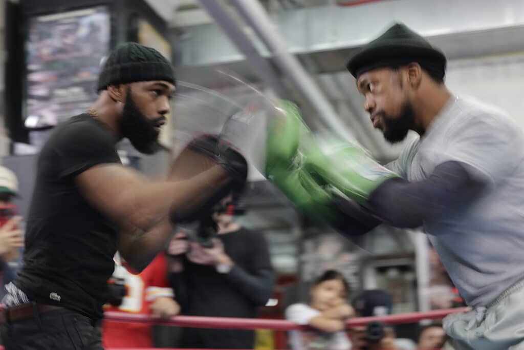 Gary Russell Jr. trains his brother Gary Antuanne Russell for his fight against Jose Valenzuela Saturday. Photo: Rey Del Rio, Premier Boxing Champions