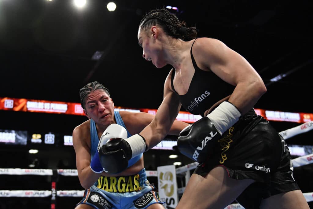 Caroline Veyre of Montreal pummeled a game Carmen Vargas of Houston. Photo: Salita Promotions Claressa Shields heavyweight