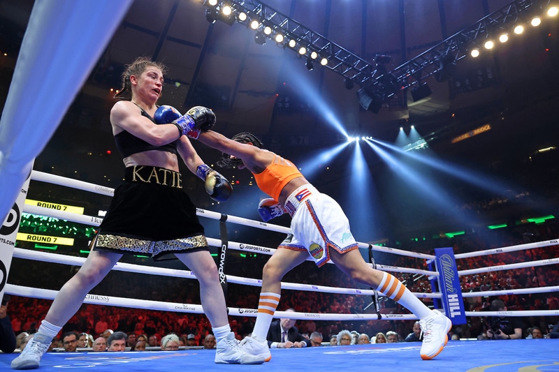 Many observers including this reporter believed Amanda Serrano defeated Katie Taylor in their first fight at Madison Square Garden in 2022. Photo: Ed Mulholland, Matchroom Boxing Taylor vs Serrano 3