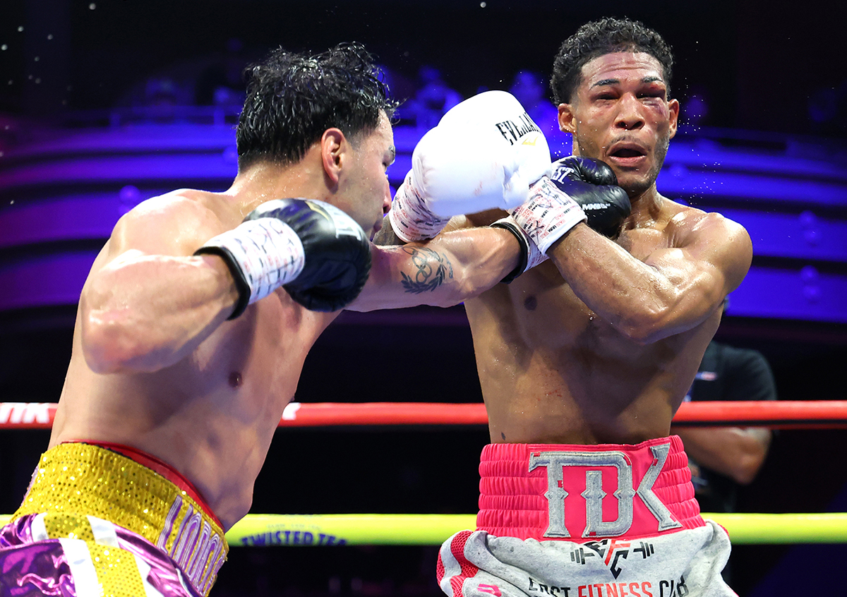 Lindolfo Delgado survived a serious challenge from Elvis Rodriguez. Photo: Mikey Williams, Top Rank Boxing Torrez Vianello