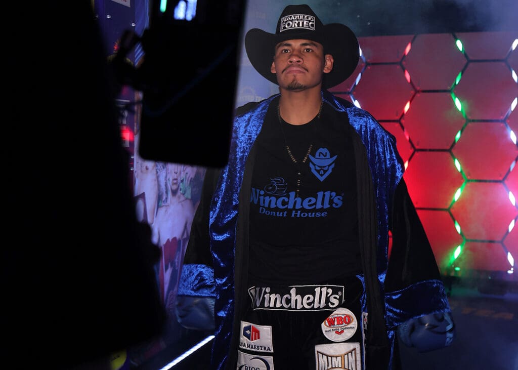 Emanuel Navarrete is beloved by his San Diego fans, and many who came north from Mexico to see him. Photo: Mikey Williams, Top Rank Boxing