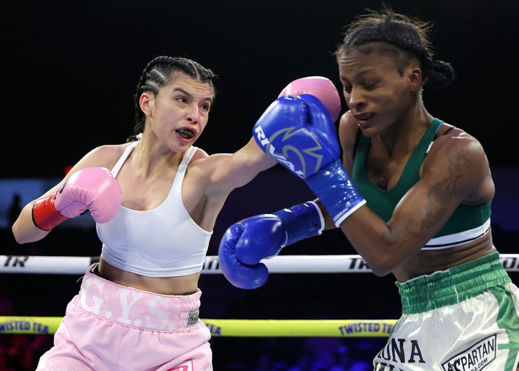 Perla Bazaldua is an exciting prospect, delivering a victory in her Top Rank debut. Photo: Mikey Williams, Top Rank Boxing