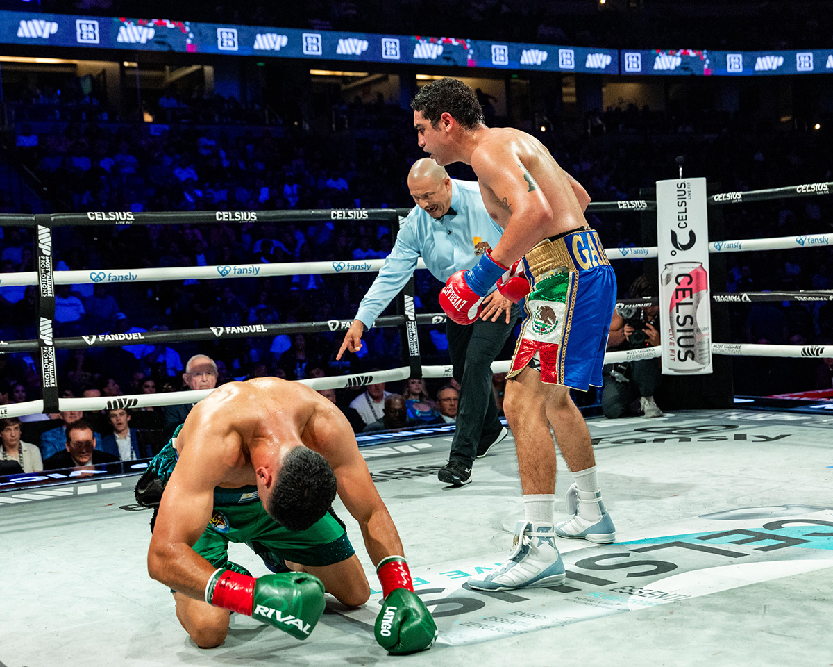Raul Curiel dropped Victor Rodriguez with a classic Mexican body shot. Photo: Esther Lin, Most Valuable Promotions