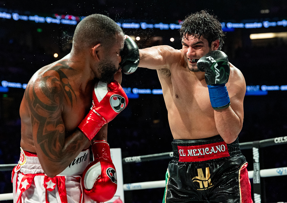 Gilberto "Zurdo" Ramirez came on strong in the last four rounds to defeat Yuniel Dorticos. Photo: Esther Lin, Most Valuable Promotions
