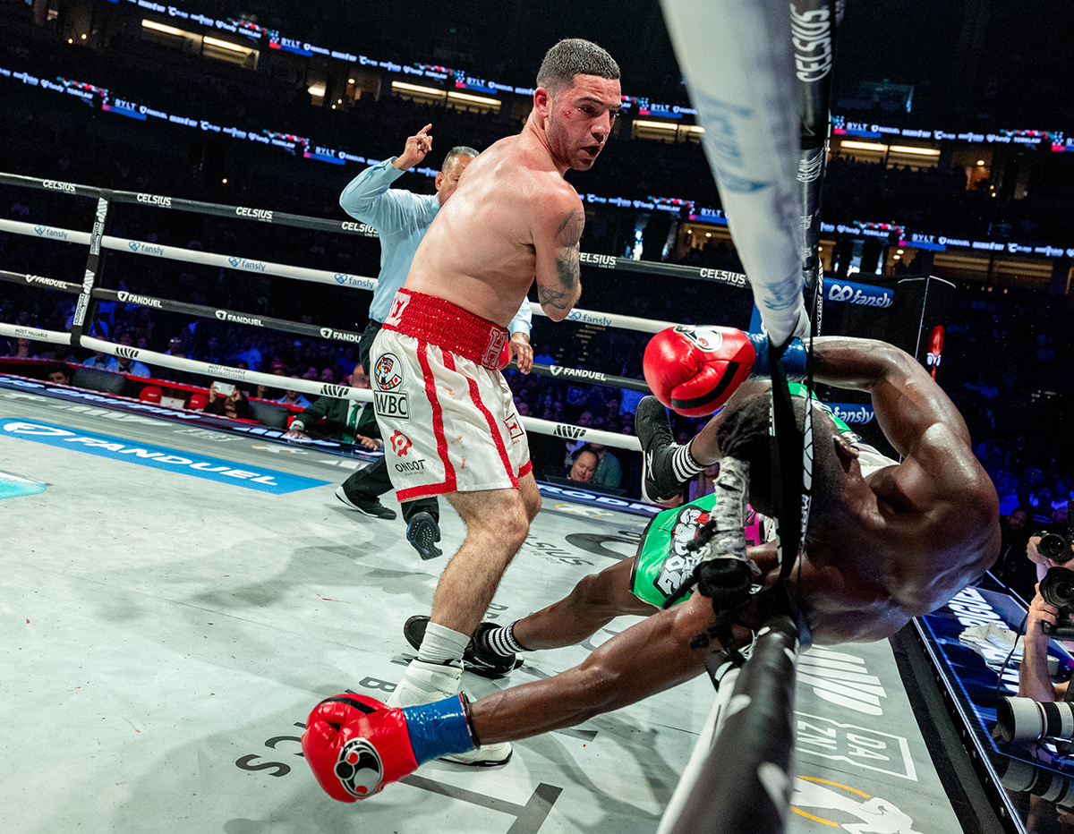 Julian Rodriguez's last second heroics saw him get the knockout win with five seconds left in a close fight with Avious Griffin. Photo: Esther Lin, Most Valuable Prmotions