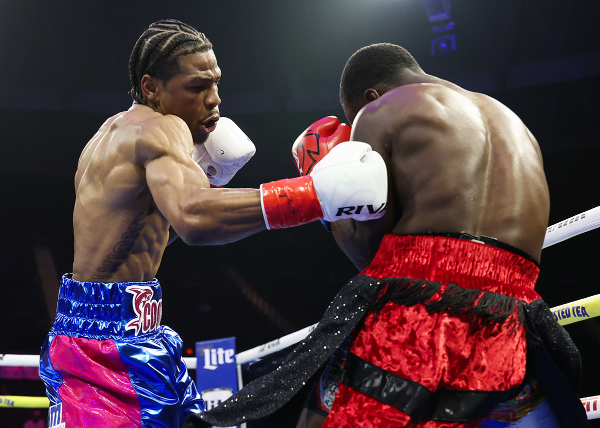 "Scooter" Davis joined the body shot party. Photo: Mikey Williams, Top Rank Boxing