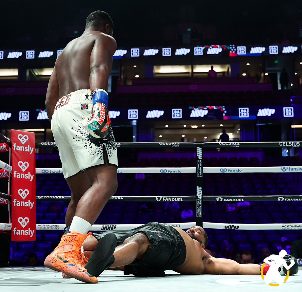 Could Joshua Edwards be the American heavyweight talent fans have been looking for? Photo: Golden Boy Boxing Holly Holm