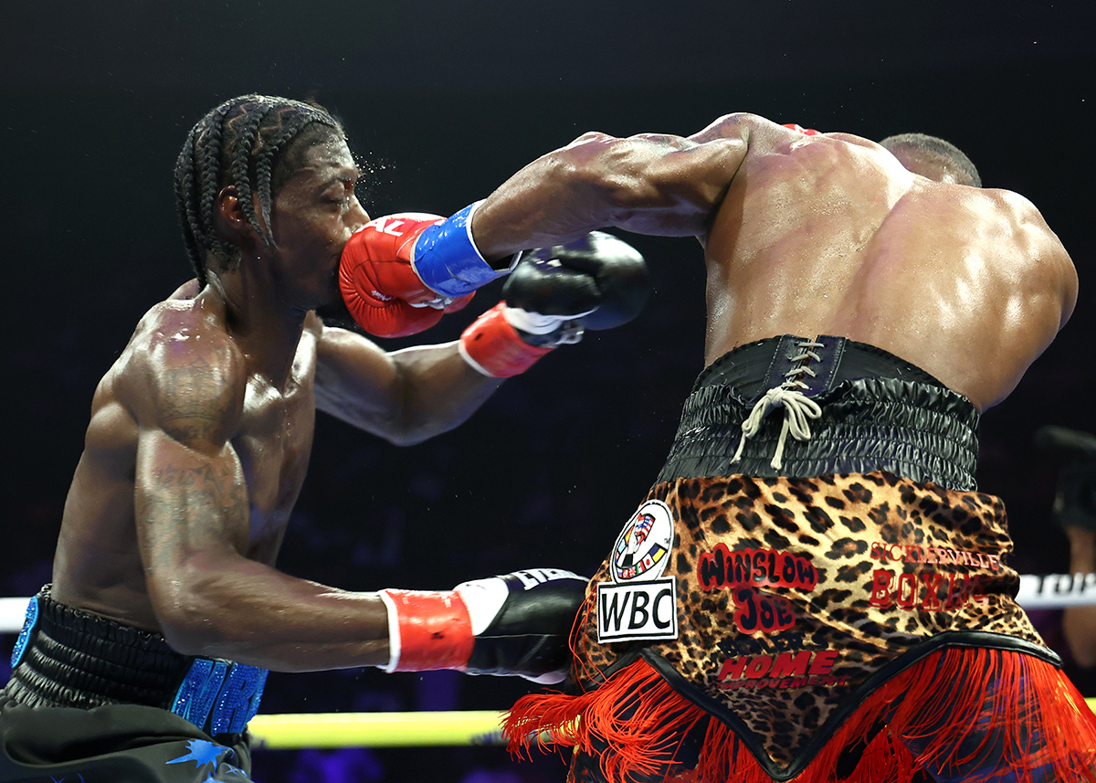 Nahir Albright took it to Kevin Davis, and got his revenge for the loss to older brother Keyshawn Davis in 2023. Photo: Mikey Williams, Top Rank Boxing