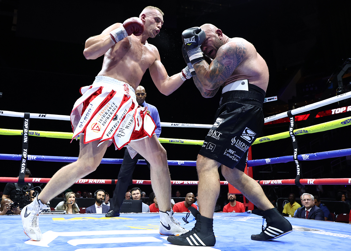 Damian Knyba is an imposing figure in the ring with an 86-inch reach. Photo: Mikey Williams, Top Rank Boxing