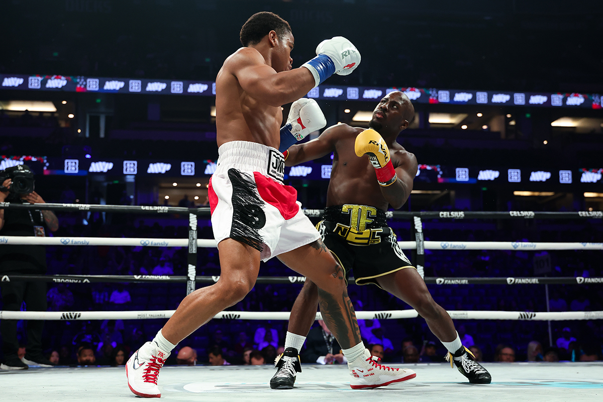 Floyd Schofield had Tevin Farmer's number from the opening bell. Photo: Esther Lin, Most Valuable Promotions