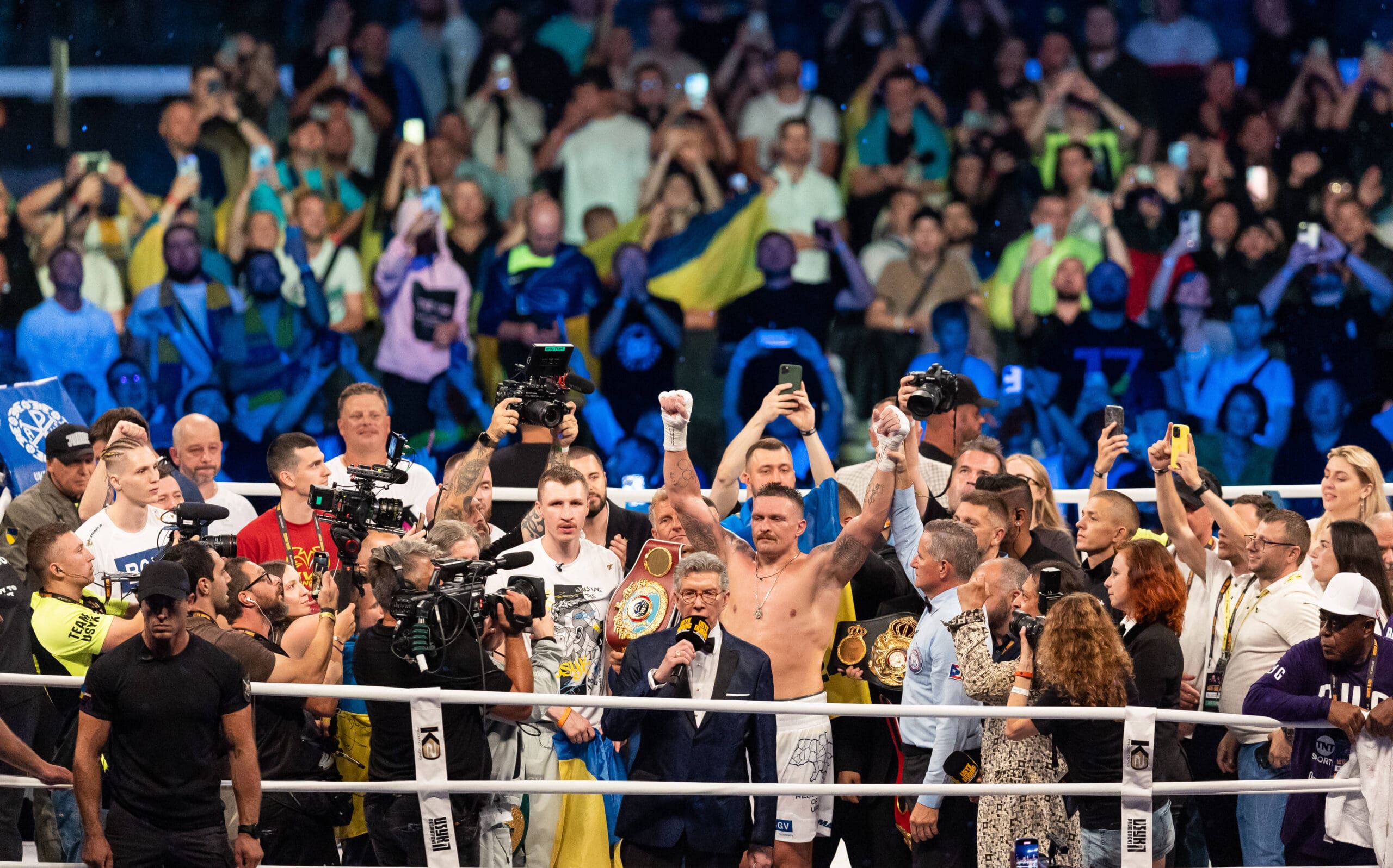 Former World Champion Tips Usyk to Stop Dubois Again