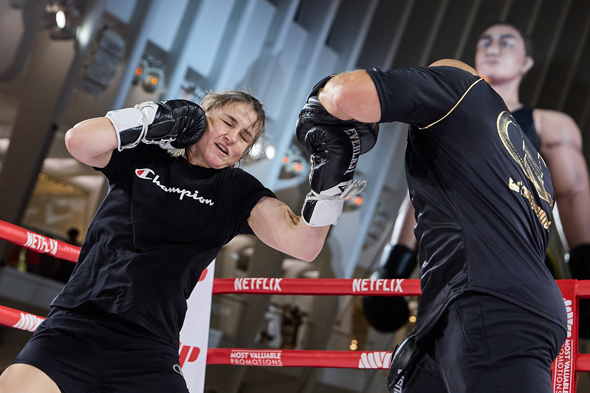 Katie Taylor put on a show of her punching power for fans. Photo: Esther Lin, Most Valuable Promotions Taylor Serrano 3 event