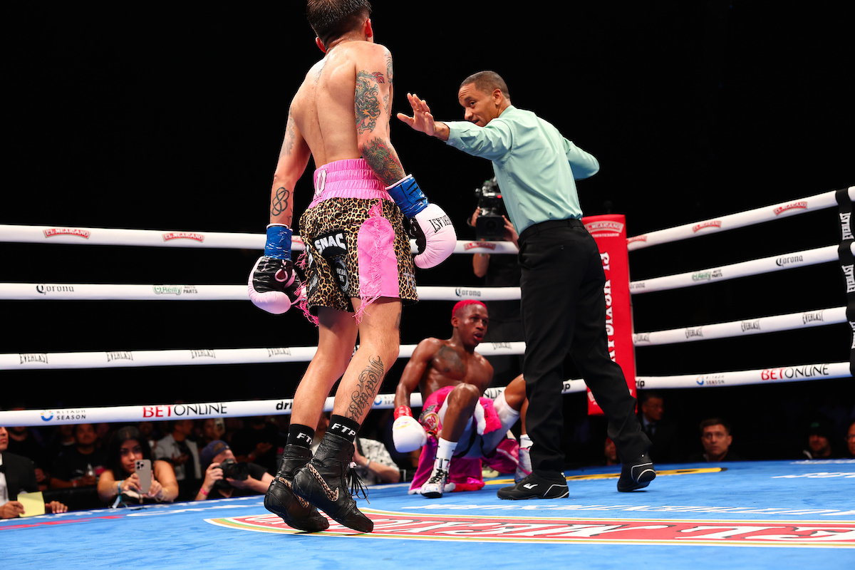 Referee Walter Afu separates Bam Rodriguez and Phumelele Cafu after Cafu tried to hold and both men fell after Cafu was hurt in round nine. Photo: Melina Pizano/ 