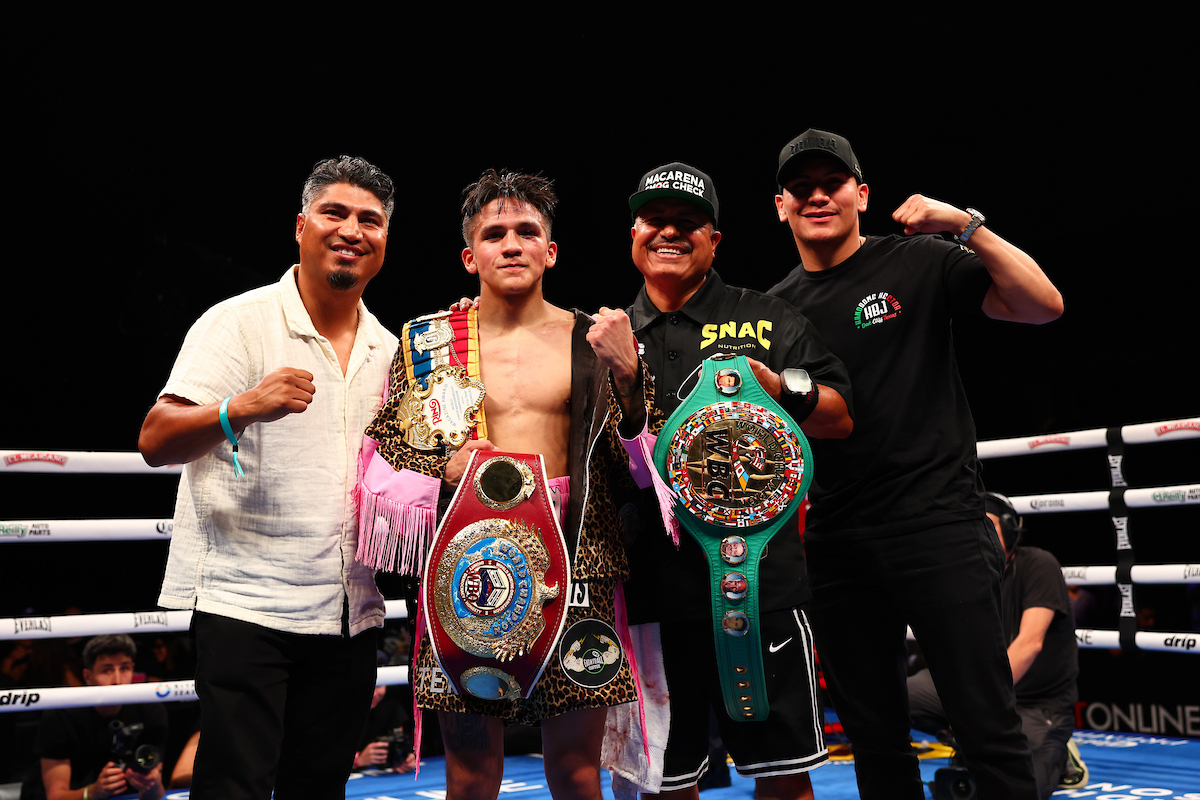 Bam Rodriguez celebrates his win on fight night with Team Garcia (L to R) Mikey Garcia, Rodriguez, Robert Garcia, and stablemate and fellow Texan Vergil Ortiz Jr. Photo: Melina Pizano/ Matchroom