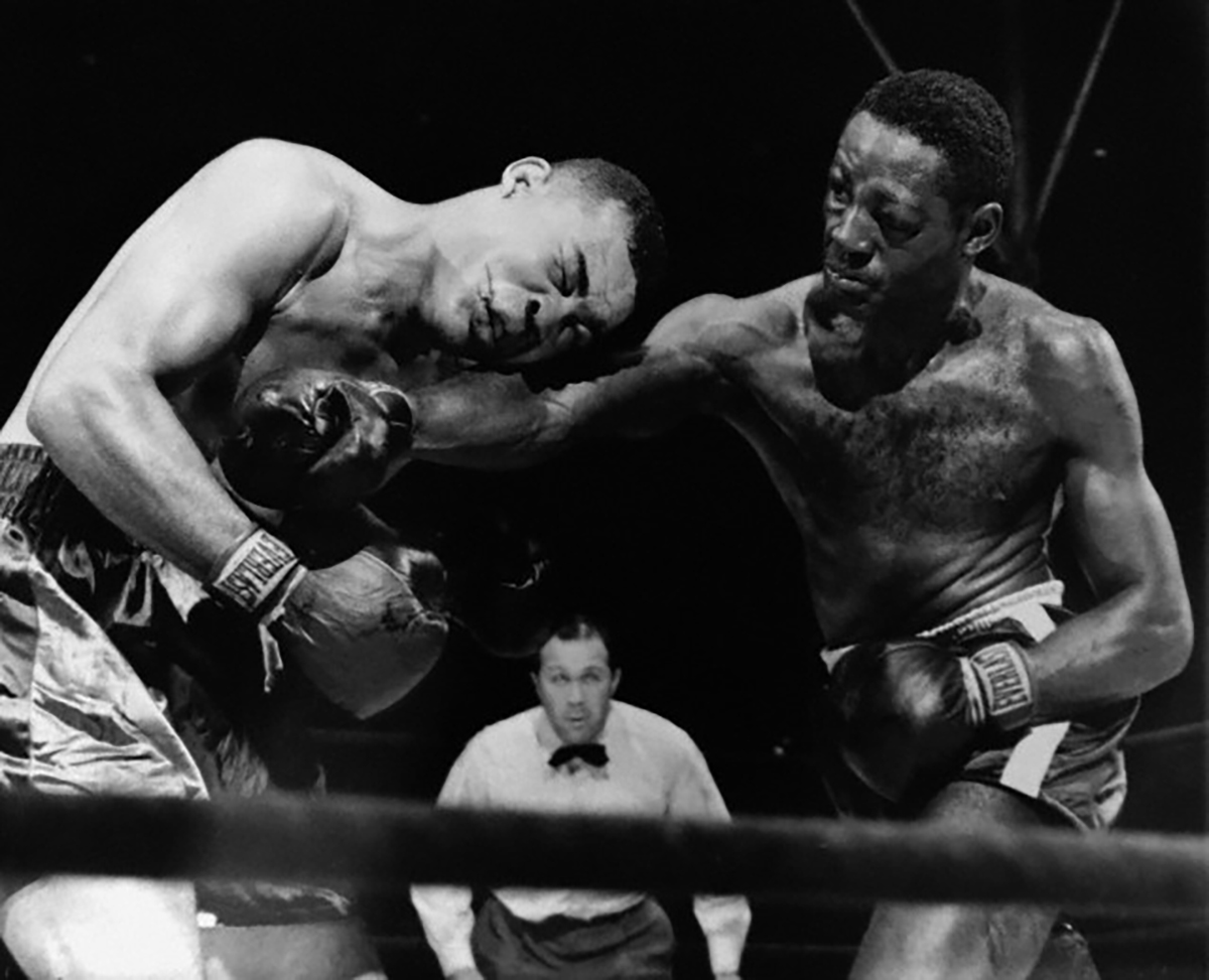 Joe Louis takes a punch from Ezzard Charles in the 14th round. --- Photo: BoxRec WIki champions