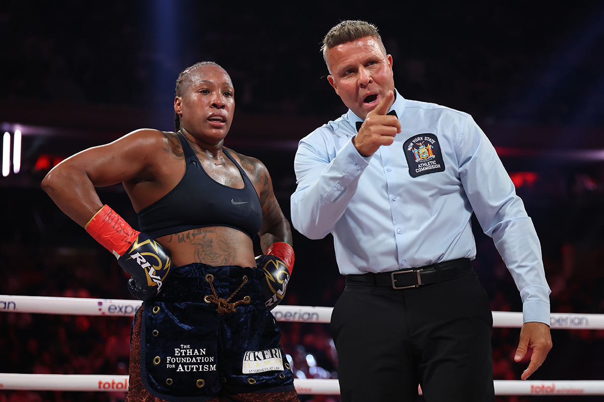 Referee Thomas Taylor deducts a point from Shadasia Green. Photo: Al Bello/Getty Images for Netflix