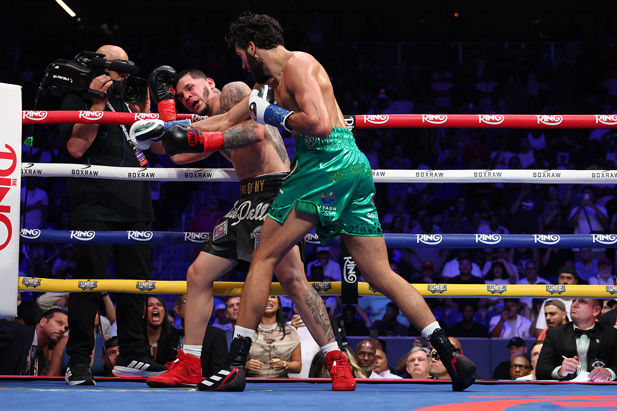 After this first knockdown by Hamzah Sheeraz, Edgar Berlanga pounded his gloves in frustration. Things only got worse. Photo: Cris Esqueda/Golden Boy/Getty Images