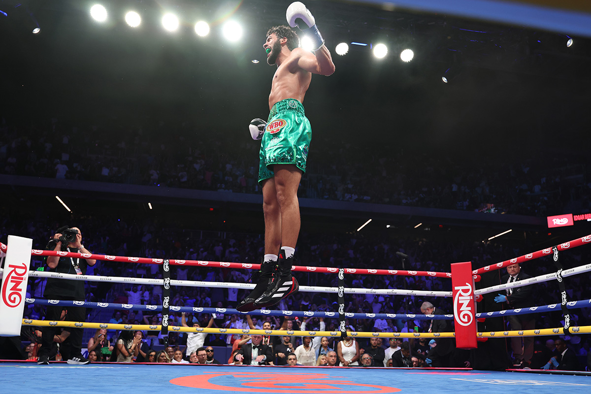 Hamzah Sheeraz reacts after defeating Edgar Berlanga. Photo: Cris Esqueda/Golden Boy/Getty Images